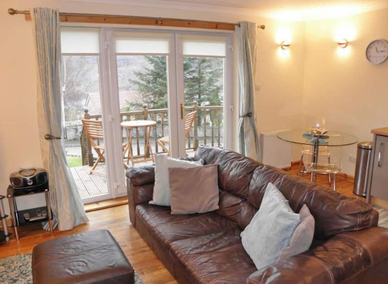10 BEST Airbnbs In Fort William [For All Budgets!!]